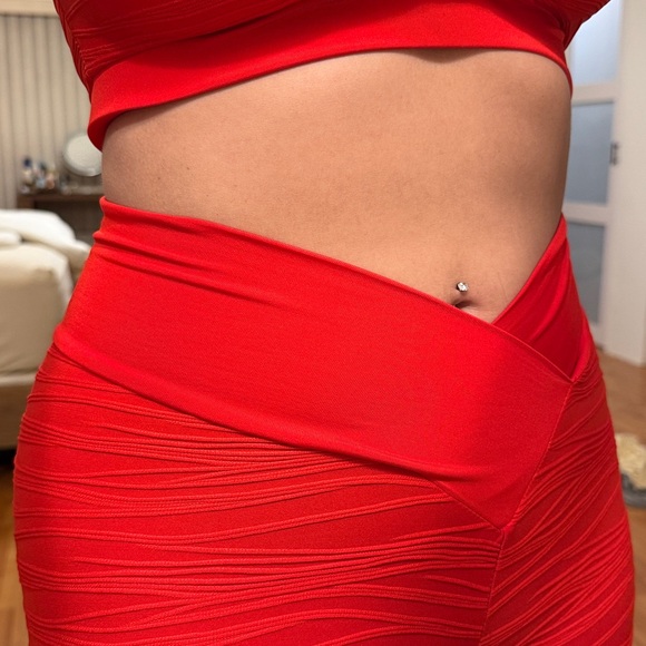 Red Cut-Out Matching Set - Picture 6 of 8